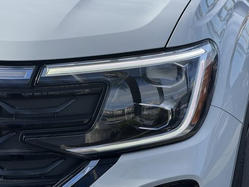 Used 2024 Volkswagen Atlas Cross Sport SE image 6