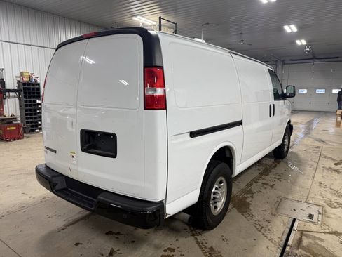 Used 2019 Chevrolet Express 3500 w/ Driver Convenience Package image 9