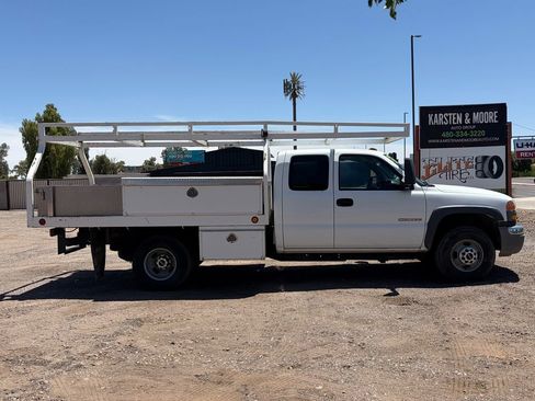 Used 2006 GMC Sierra 3500 W/T RWD image 2