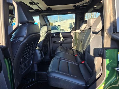 Used 2025 Ford Bronco Badlands image 9