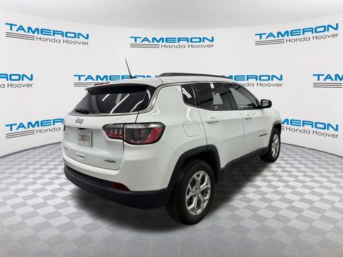 Used 2024 Jeep Compass Latitude AWD/4WD image 4