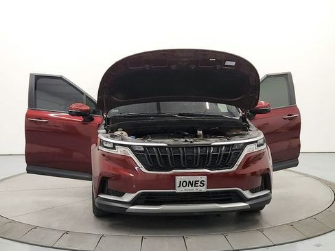 Used 2023 Kia Carnival LX FWD image 10