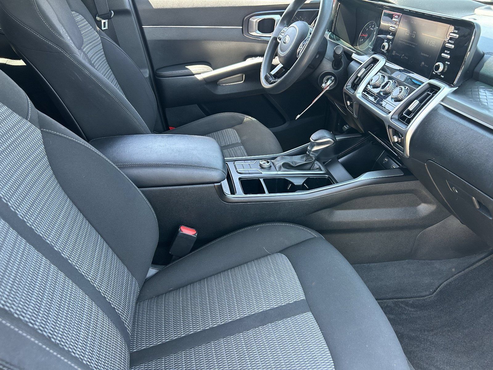 Used 2021 Kia Sorento LX AWD/4WD image 12