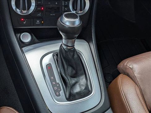 Used 2015 Audi Q3 2.0T Prestige w/ Prestige Package image 18