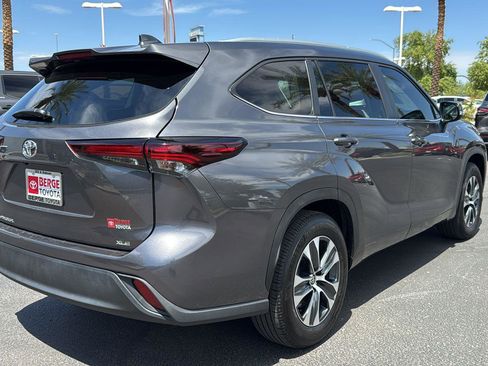 Certified 2024 Toyota Highlander XLE image 7