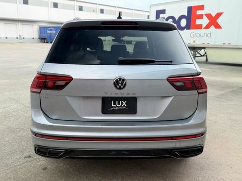 Used 2022 Volkswagen Tiguan SE R-Line FWD image 9
