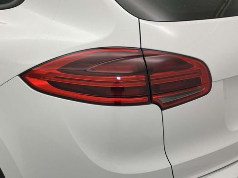 Used 2016 Porsche Cayenne S image 16
