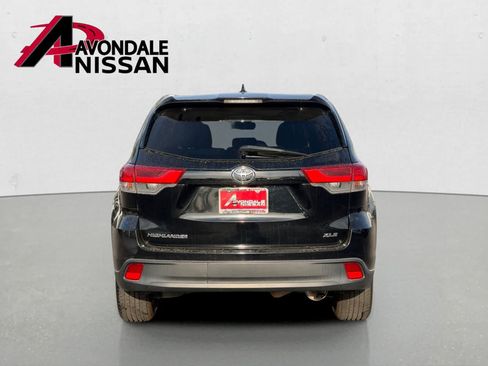 Used 2018 Toyota Highlander XLE FWD image 5