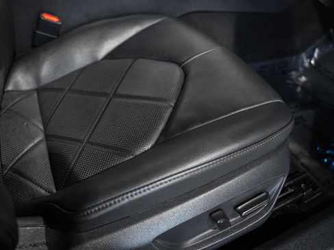 Used 2018 Toyota Camry XLE image 32