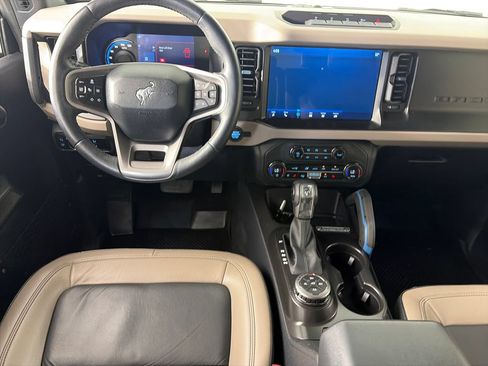 Used 2023 Ford Bronco Wildtrak AWD/4WD image 14