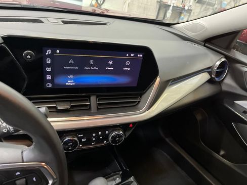 Used 2025 Chevrolet Trax LT w/ LT Convenience Package FWD image 17