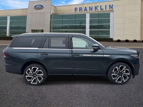 New 2026 Lincoln Navigator Reserve image 8