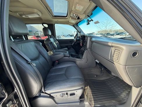 Used 2007 GMC Sierra 3500 SLT w/ Heavy-Duty Power Package image 18