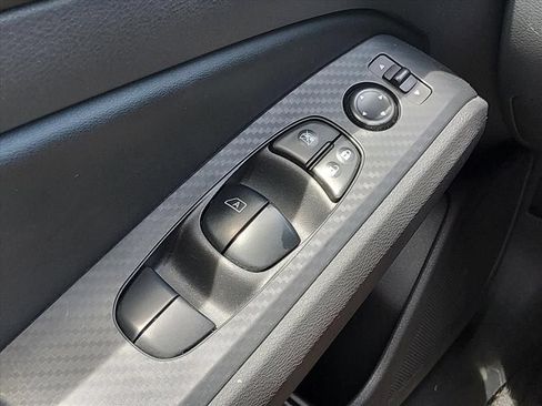 Used 2025 Nissan Altima 2.5 SV FWD image 25