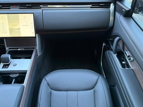 Certified 2025 Land Rover Range Rover Long Wheelbase SE AWD/4WD image 33