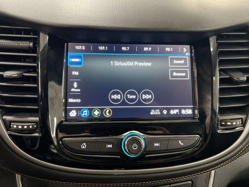 Used 2018 Chevrolet Trax LT w/ LT Convenience Package FWD image 14