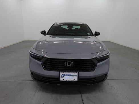 Used 2025 Honda Accord Sport image 2