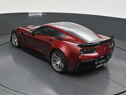 Used 2017 Chevrolet Corvette Grand Sport w/ Carbon Flash Badge Package RWD image 18