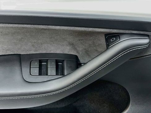 Used 2023 Tesla Model Y Long Range AWD/4WD image 17