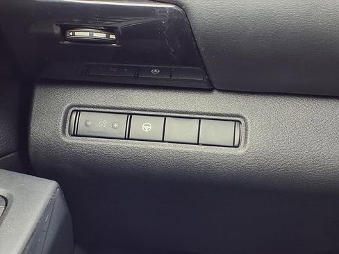 Used 2024 Nissan Pathfinder SV image 43