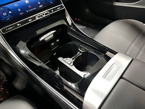 Used 2025 Mercedes-Benz C 300 4MATIC Sedan image 32