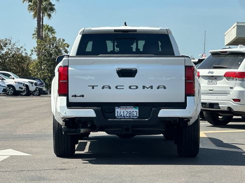Used 2025 Toyota Tacoma TRD Sport w/ TRD Sport Upgrade Package AWD/4WD image 4