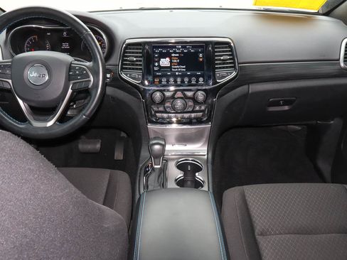 Used 2020 Jeep Grand Cherokee Laredo image 10