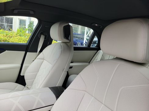 New 2027 BMW 740i w/ Executive Package RWD image 15