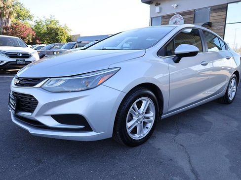 Used 2018 Chevrolet Cruze LT w/ LT Fleet Convenience Package FWD image 32