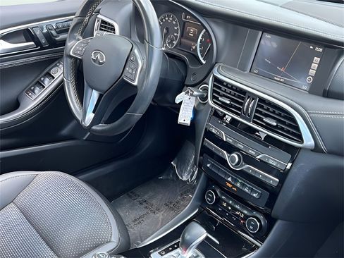Used 2019 INFINITI QX30 Premium w/ Navigation Package image 16