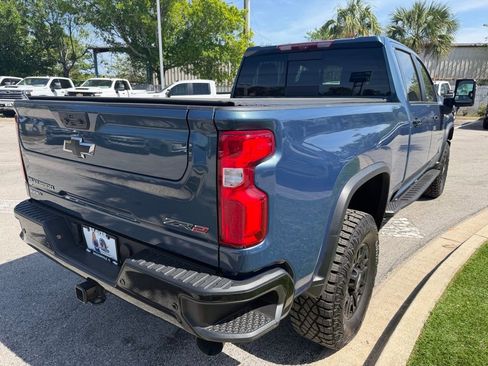 Used 2024 Chevrolet Silverado 2500 ZR2 w/ Technology Package AWD/4WD image 4