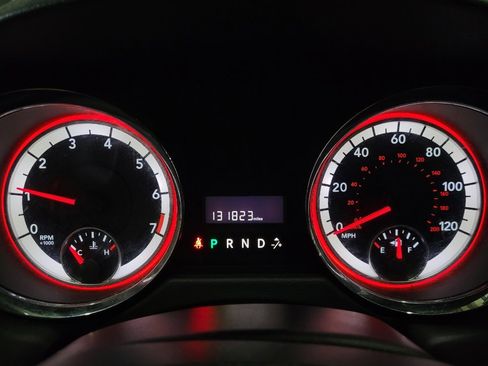 Used 2018 Dodge Grand Caravan SXT FWD image 23