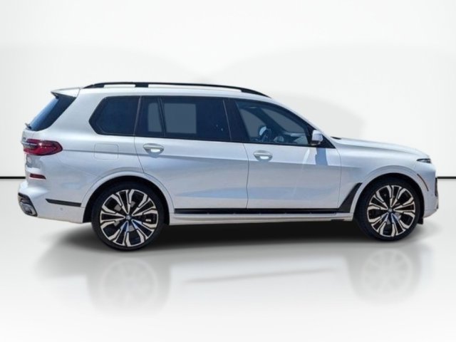 Used 2023 BMW X7 xDrive40i w/ M Sport Package AWD/4WD image 4