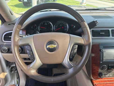 Used 2013 Chevrolet Avalanche LTZ image 12