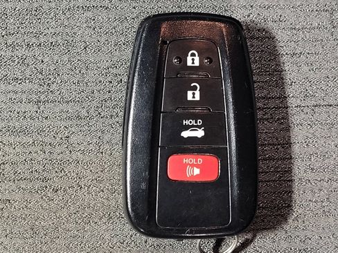 Used 2022 Toyota Camry LE image 32