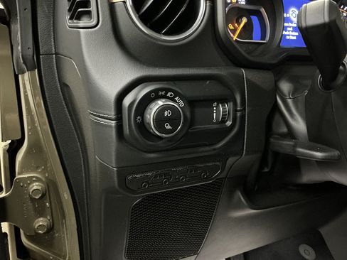 Used 2025 Jeep Gladiator Sport AWD/4WD image 11