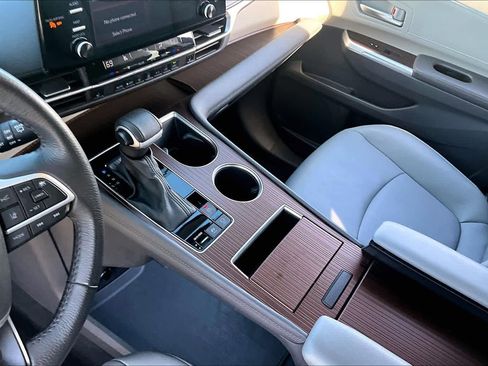 Used 2024 Toyota Sienna XLE image 17