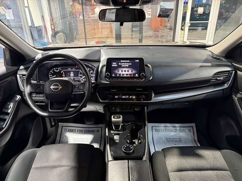 Used 2025 Nissan Rogue SV image 32