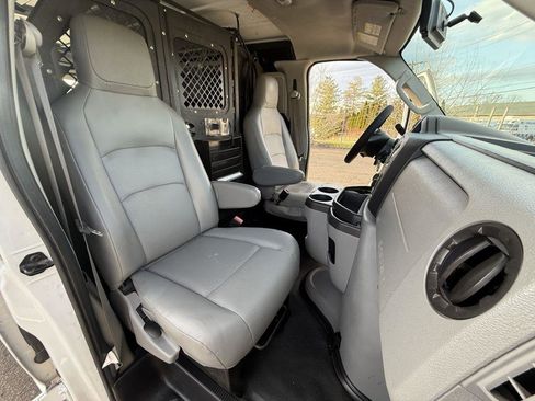 Used 2014 Ford E-250 and Econoline 250 w/ Power Group image 17