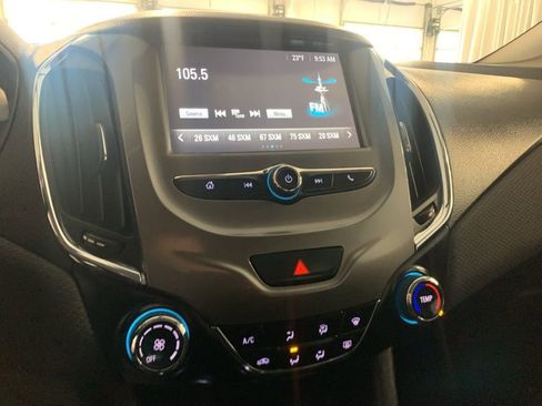 Used 2017 Chevrolet Cruze LT image 17