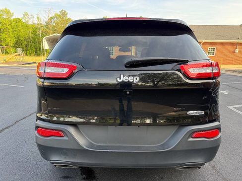 Used 2017 Jeep Cherokee Latitude FWD image 6