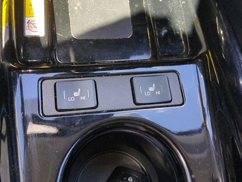 Used 2022 Toyota Prius XLE image 19