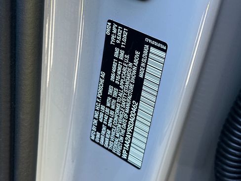Certified 2025 Porsche Cayenne AWD/4WD image 34