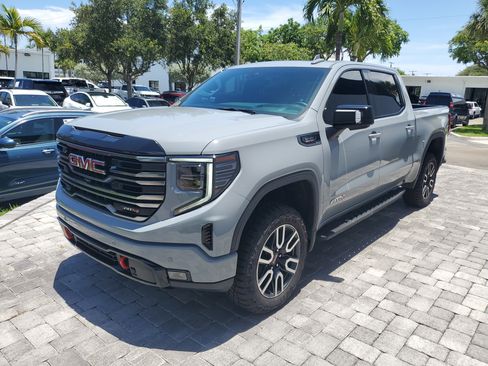 Used 2025 GMC Sierra 1500 AT4 w/ AT4 Premium Package AWD/4WD image 3