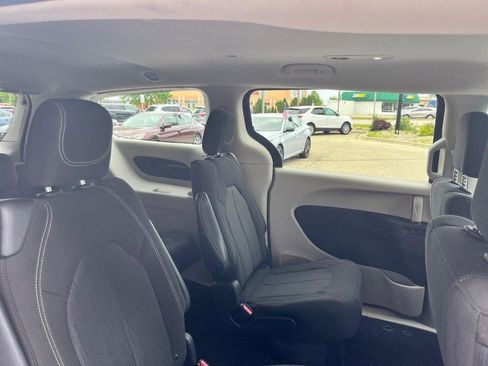 Used 2023 Chrysler Voyager LX FWD image 15