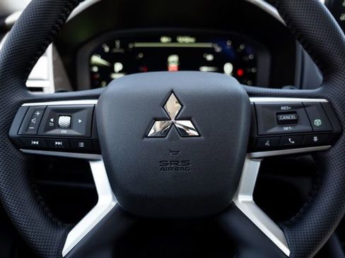 New 2026 Mitsubishi Outlander SE FWD image 15
