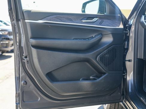 New 2025 Jeep Grand Cherokee L Limited w/ Luxury Tech Group II image 21