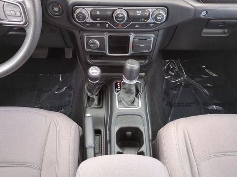 Used 2023 Jeep Gladiator Sport image 11