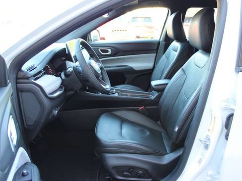 Used 2023 Jeep Compass Latitude AWD/4WD image 8