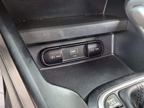 Used 2023 Kia Soul LX w/ LX Technology Package FWD image 16